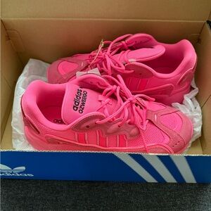 Adidas ozweego size 7 — hot pink NEW!